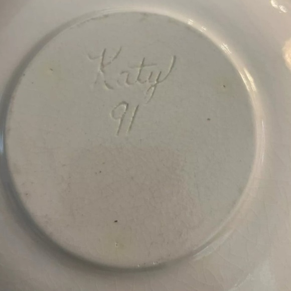 Handmade Ceramic Bowl With Lid - 11 Inch Diameter & 6 Inch Tall - Picture 4 of 6